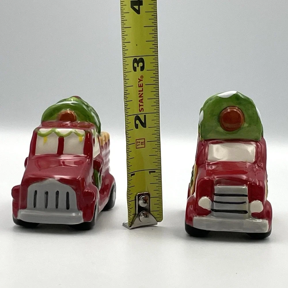 Red Pickup Truck And Car With Christmas Tree‎ Salt & Pepper Shakers Set Ceramic
